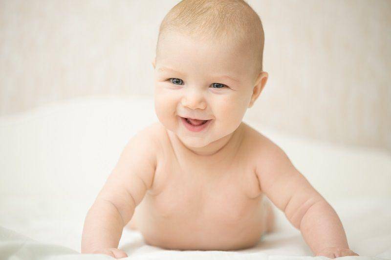Bayi tertawa - Freepik/Yanalya